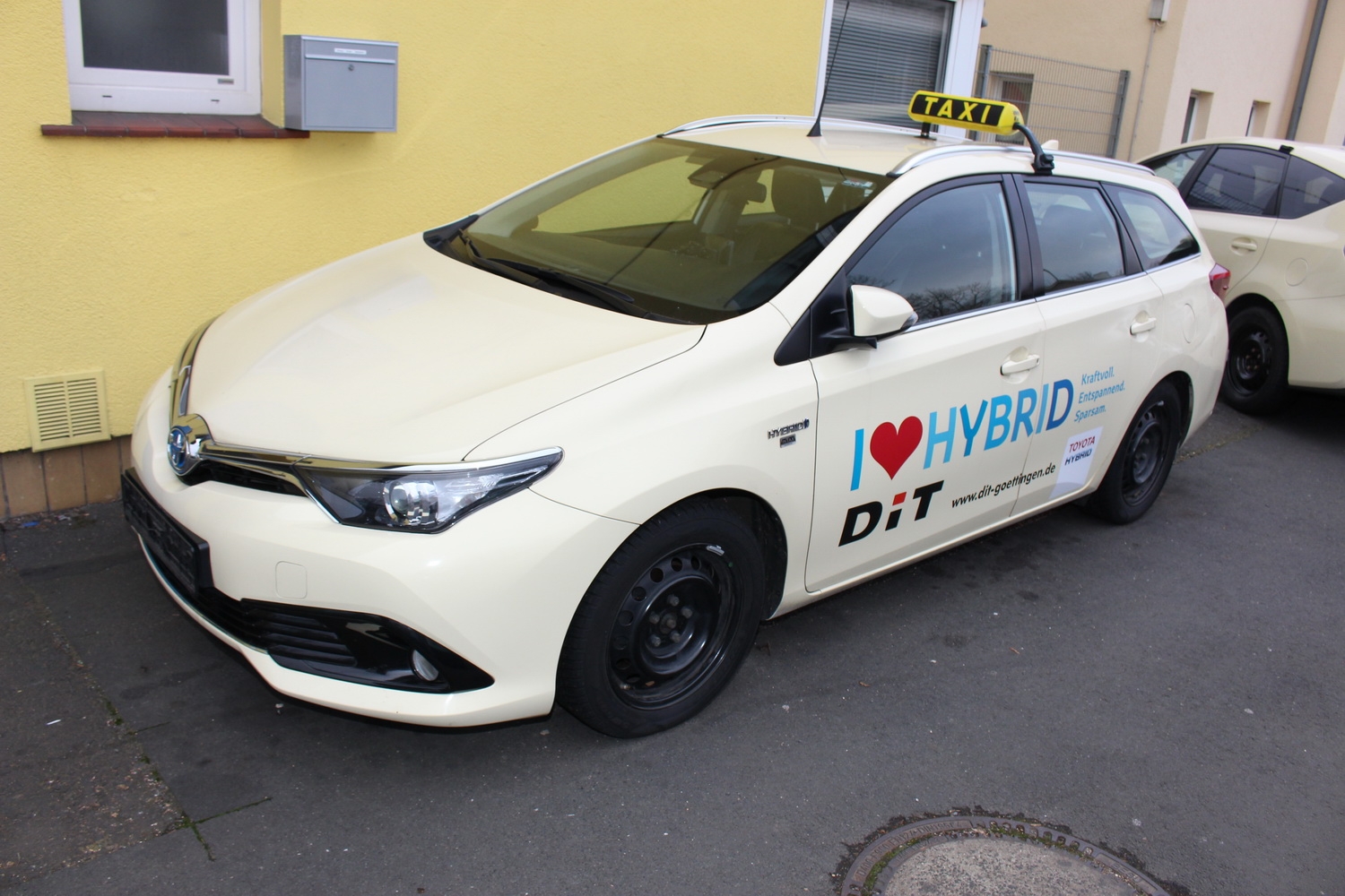 Pkw Taxi TOYOTA Auris 1.8 VVT-i-Hybrid EZ 2017