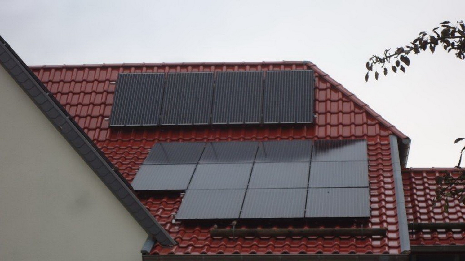 Aufdach-PV-Anlage 10.92 kWp Module BENQ PM250M01 260 Wp