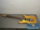 E-Gitarre YAMAHA 421D holz