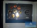 Euro-Sondereditionen u.a. 5 Münzensätze B F LUX I im Album 2x Sondersatz Athen 2 Euro Olympia 2004 Medaille Die Spiele kehren zurück