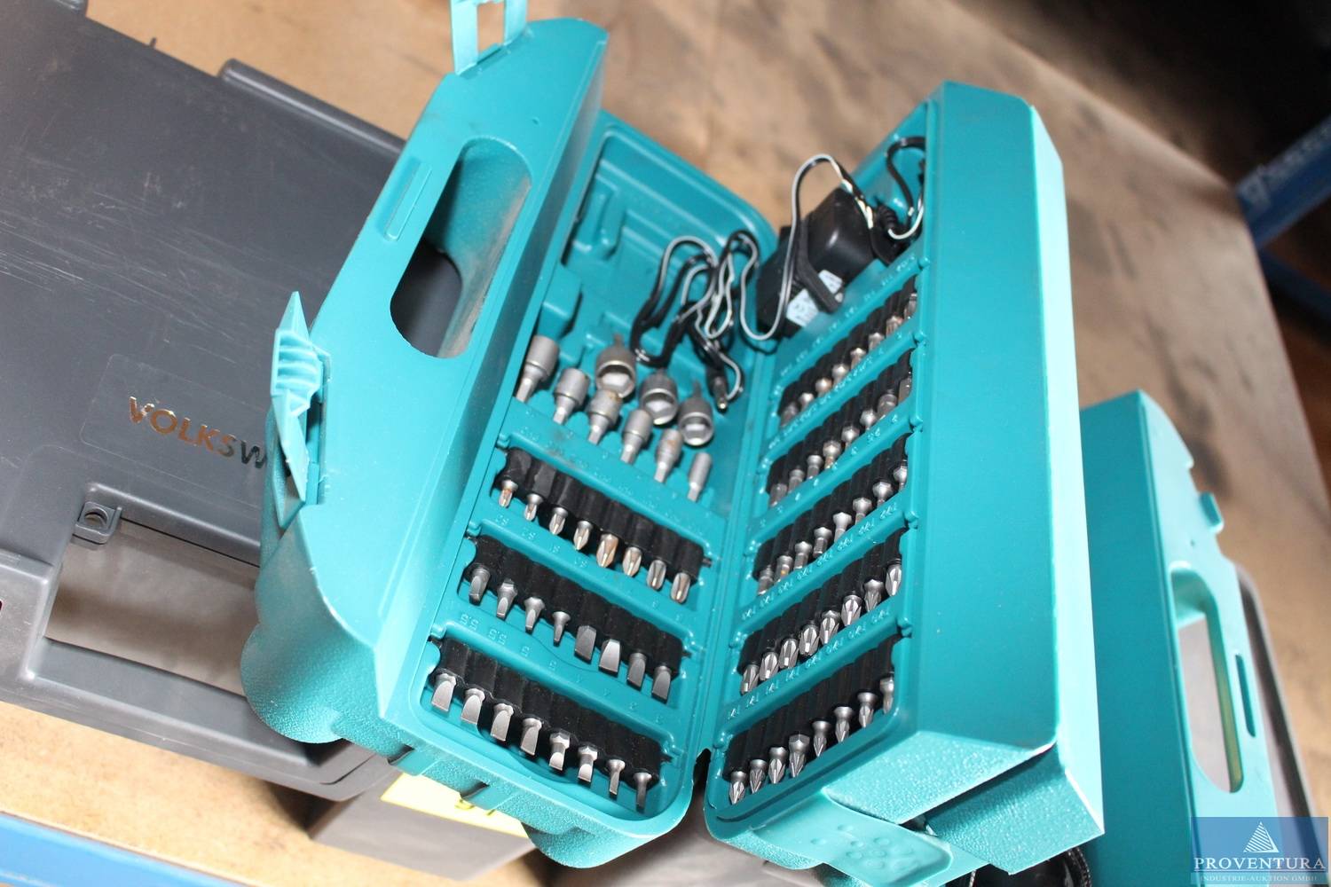 Makita 6722d замена аккумулятора