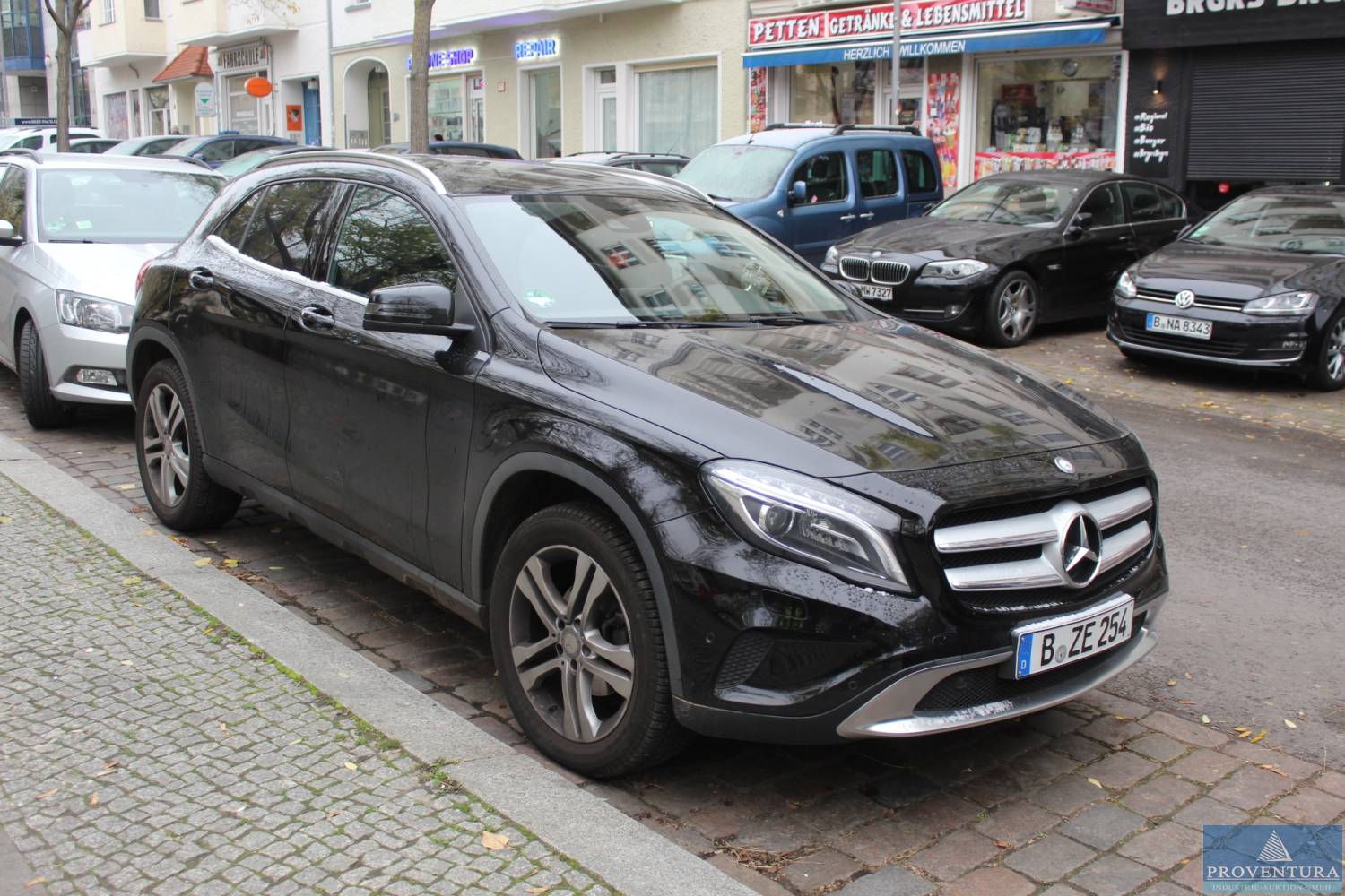 Aus Insolvenz: MERCEDES BENZ GLA 200d 4Matic, EZ 2017, 25.00 km, Navi, Leder