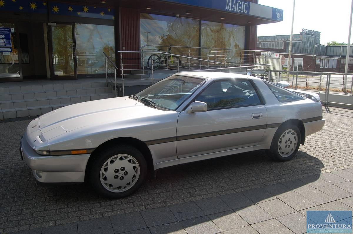 Oldtimer TOYOTA Supra 3.0 u. PKW RENAULT Megane Avantage 1.9, 40878 Ratingen