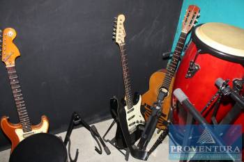 E-Gitarre SQUIER schwarz [1]