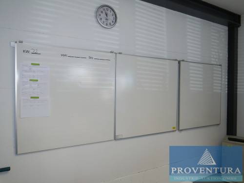 Whiteboards MODULINE auf Wandschiene